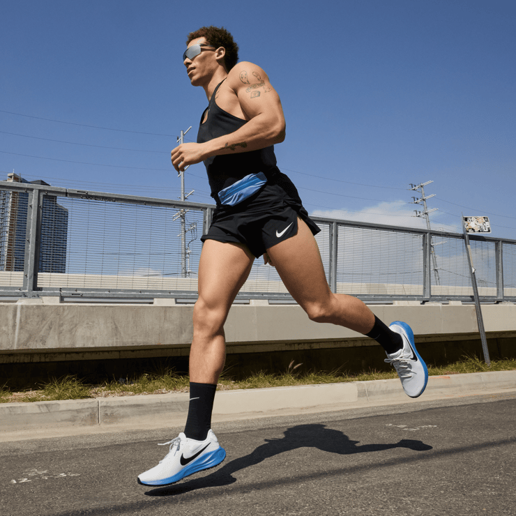 Nike Revolution 7 Road Angle 5