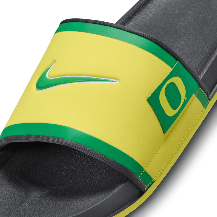 Nike College Offcourt (Oregon) Slides Angle 4