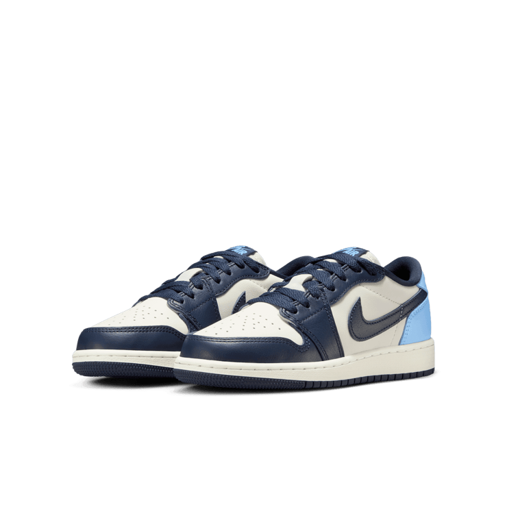 Air Jordan 1 Retro Low OG Obsidian UNC (GS) Angle 2