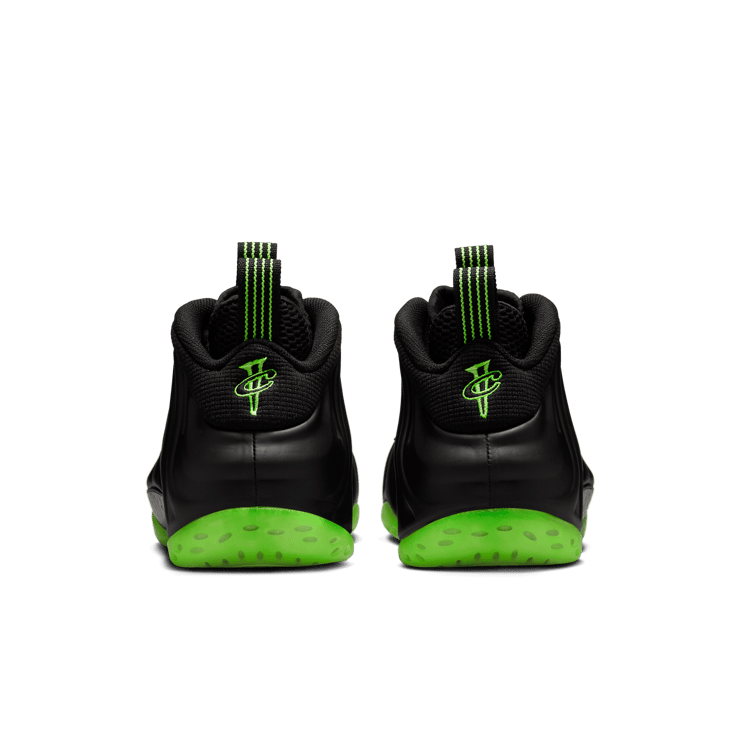 Nike Air Foamposite One Black Volt Angle 4