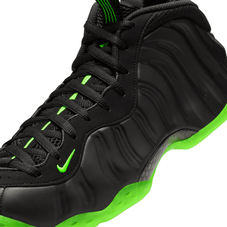Nike Air Foamposite One Black Volt Angle 5