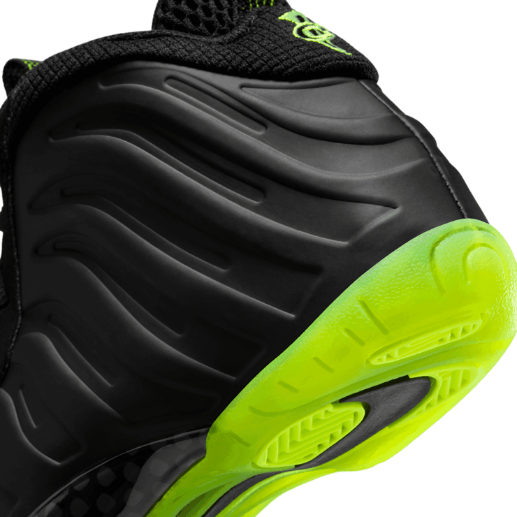 Nike Little Posite One Black Volt (PS) Angle 5