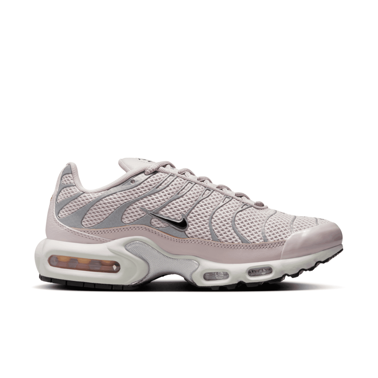 Nike Air Max Plus 'Platinum Violet' (W) Angle 2