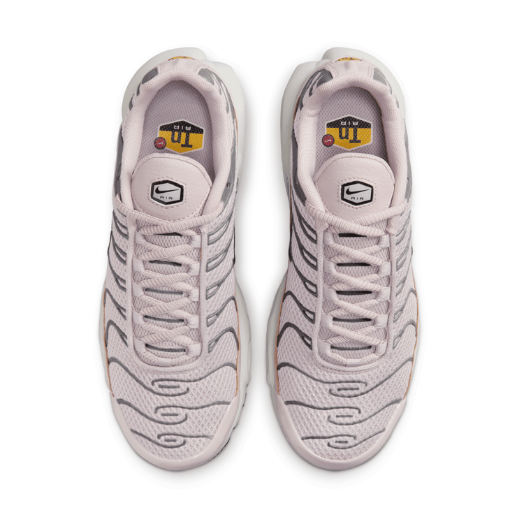 Nike Air Max Plus 'Platinum Violet' (W) Angle 3