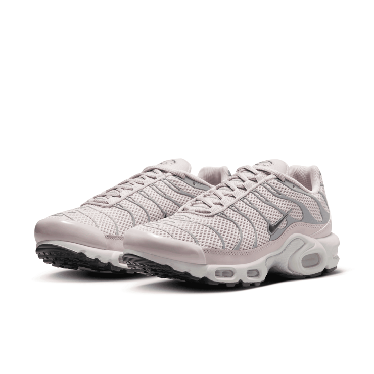 Nike Air Max Plus 'Platinum Violet' (W) Angle 4