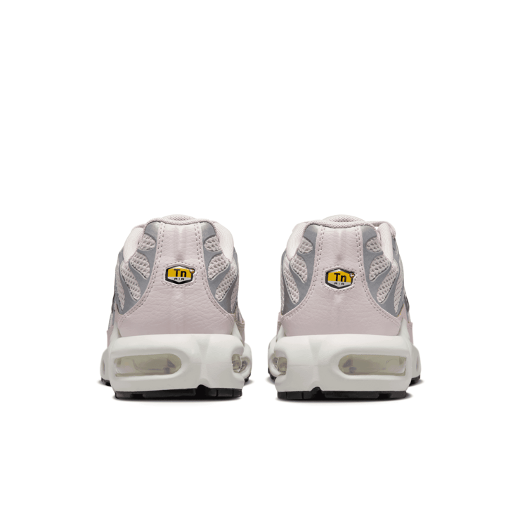 Nike Air Max Plus 'Platinum Violet' (W) Angle 5