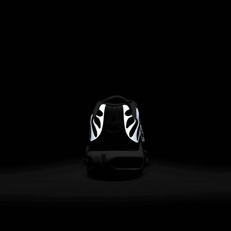 Nike Air Max Plus 'Platinum Violet' (W) Angle 9