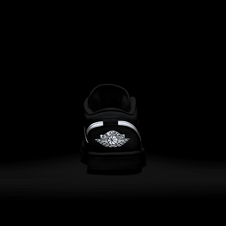 Jordan 1 Low SE Dare To Fly Angle 6