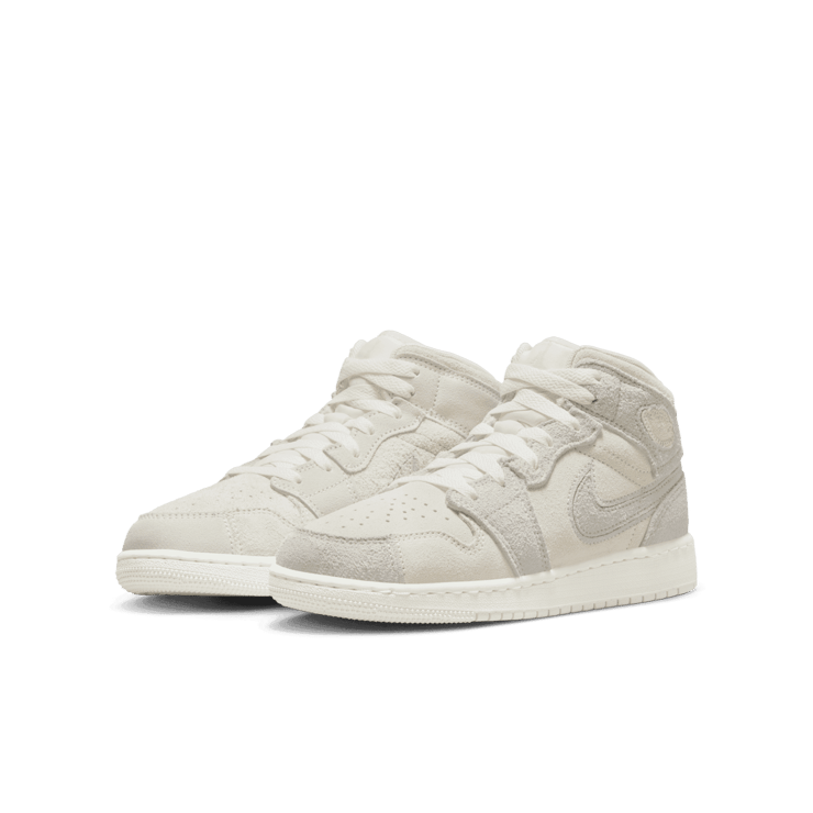 Air Jordan 1 Mid SE Craft  'Pale Ivory' (GS) Angle 2