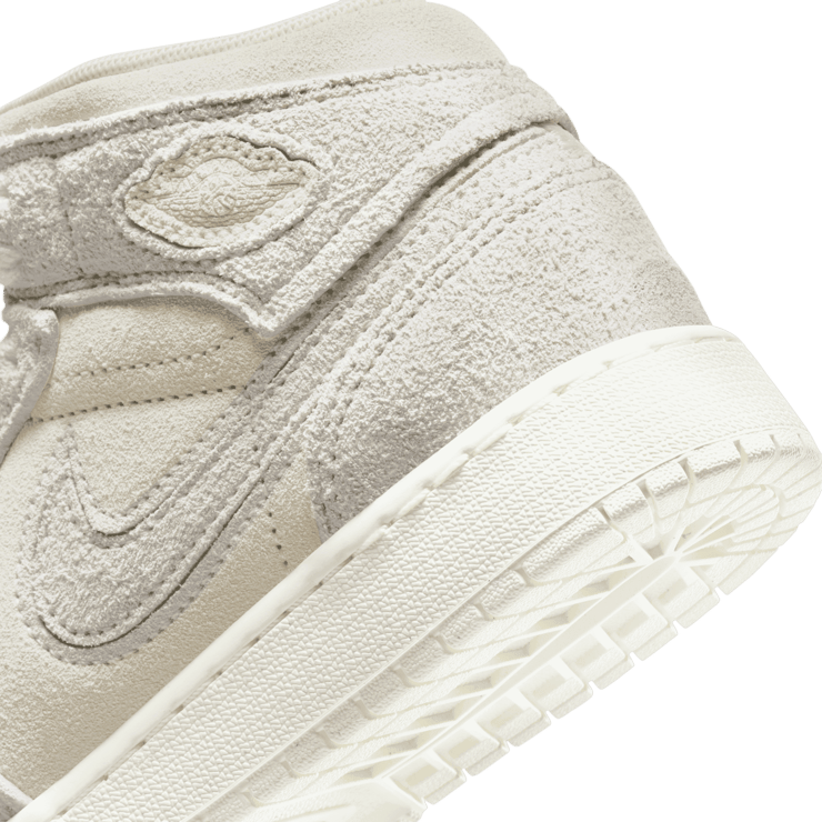 Air Jordan 1 Mid SE Craft  'Pale Ivory' (GS) Angle 5