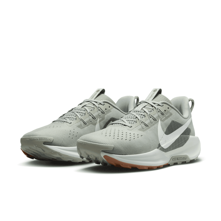 Nike Pegasus Trail 5 Trail Angle 3