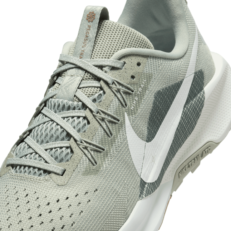 Nike Pegasus Trail 5 Trail Angle 4