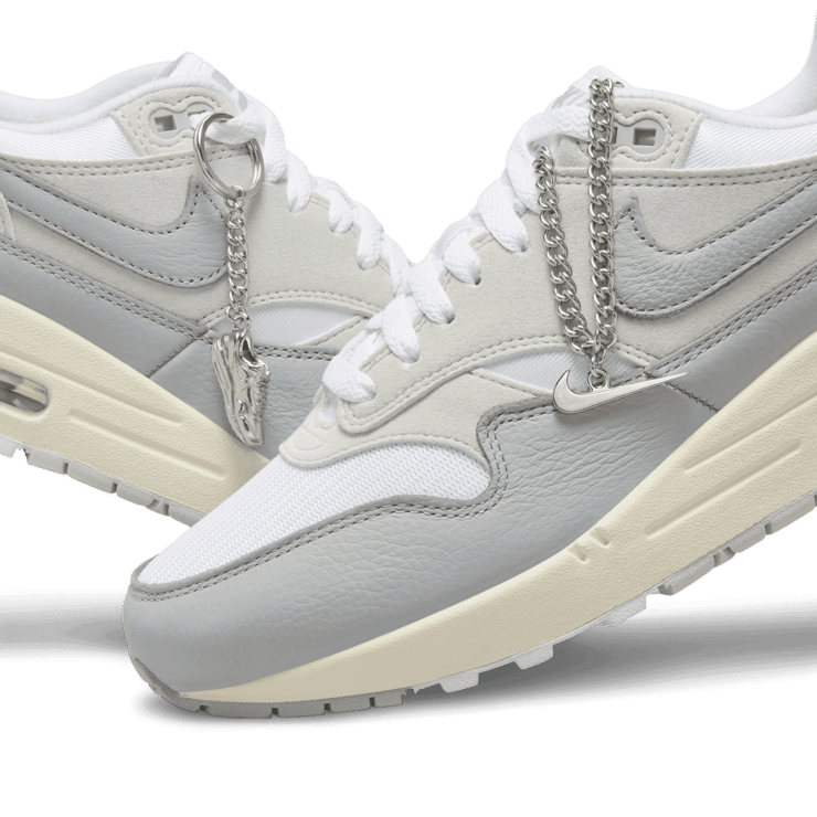 Nike Air Max 1 87 Pure Platinum (W) Angle 7