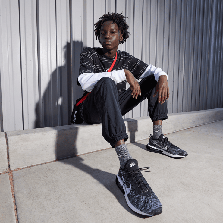 Nike Air Max Flyknit Racer Oreo Angle 4