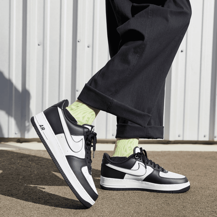 Sneakers Air Force One Low On Feet Nike Air Force Low Black White