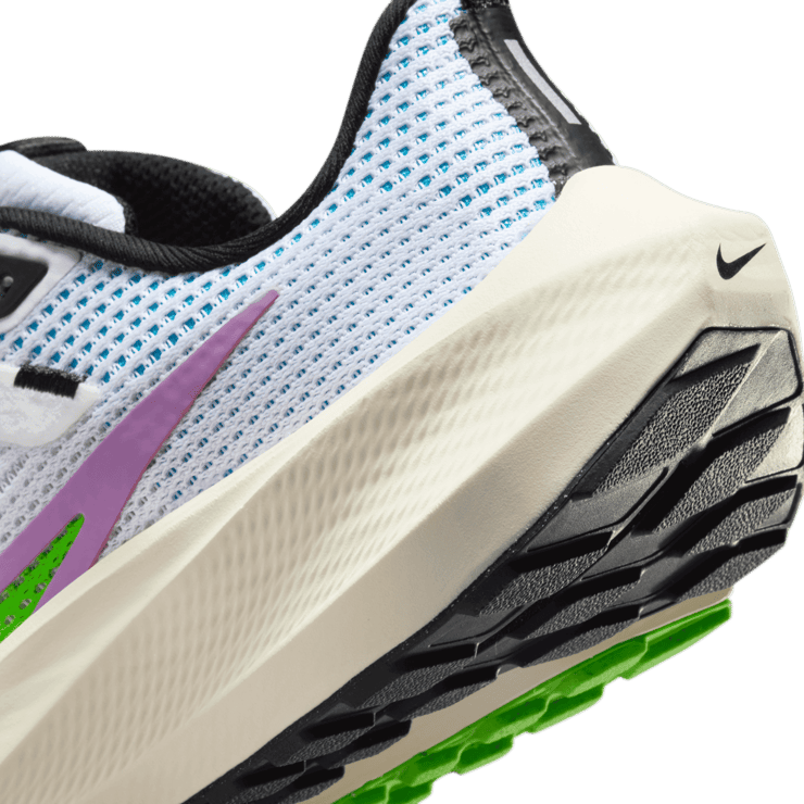 Nike Air Zoom Pegasus 40 Road (GS) Angle 5