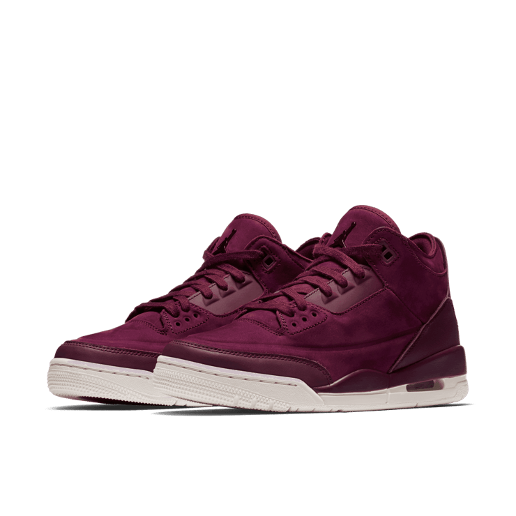 Jordan 3 Retro Bordeaux (W) Angle 2