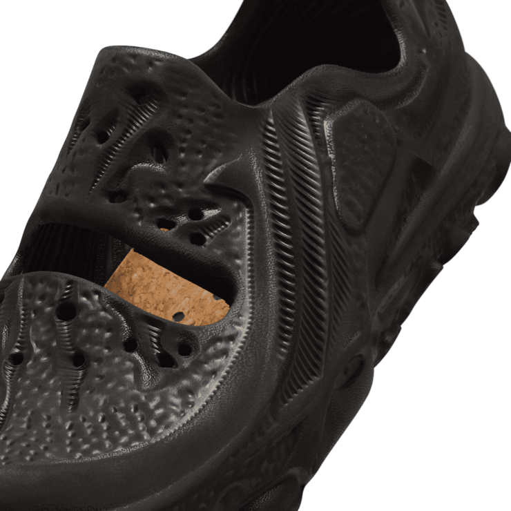 Nike ISPA Universal Black Angle 4