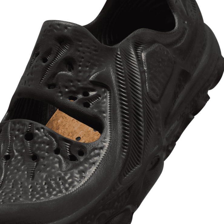 Nike ISPA Universal Black Angle 4