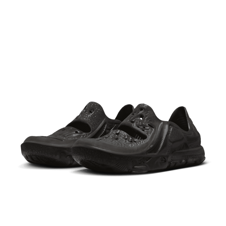 Nike ISPA Universal Black Angle 2