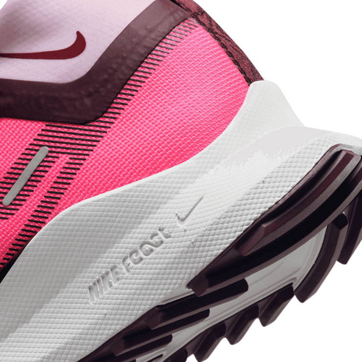 Nike Pegasus Trail 4 GORE-TEX 'Hyper Pink' (W) Angle 5