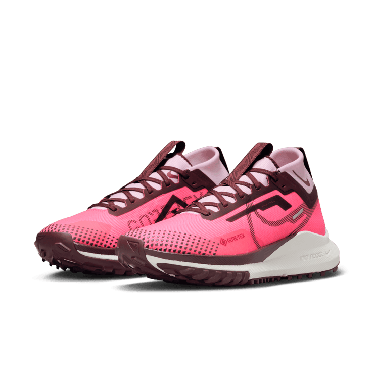 Nike Pegasus Trail 4 GORE-TEX 'Hyper Pink' (W) Angle 2