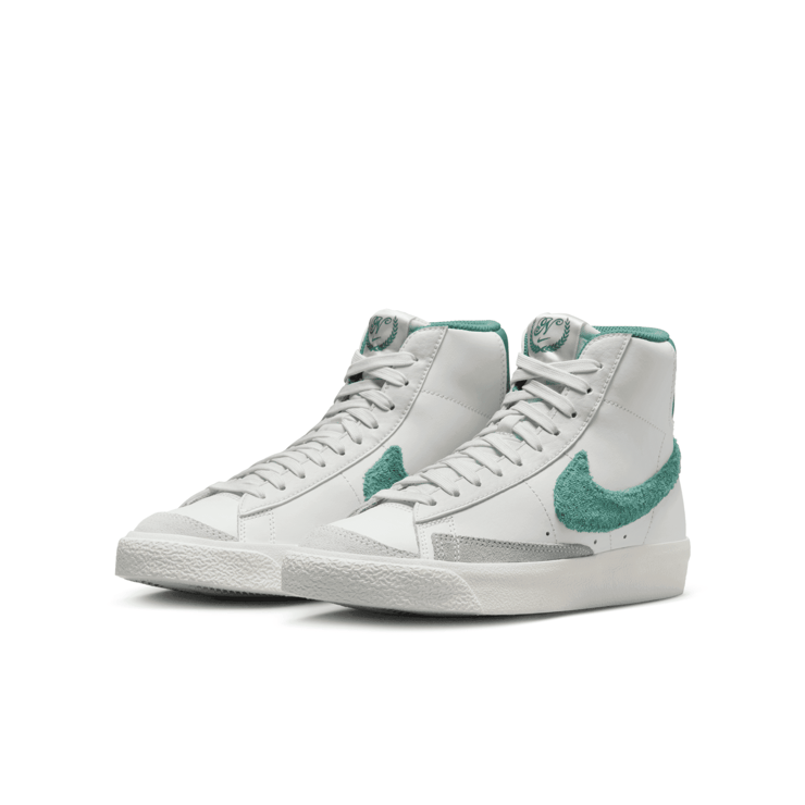 Nike Blazer Mid '77 (GS) Angle 2