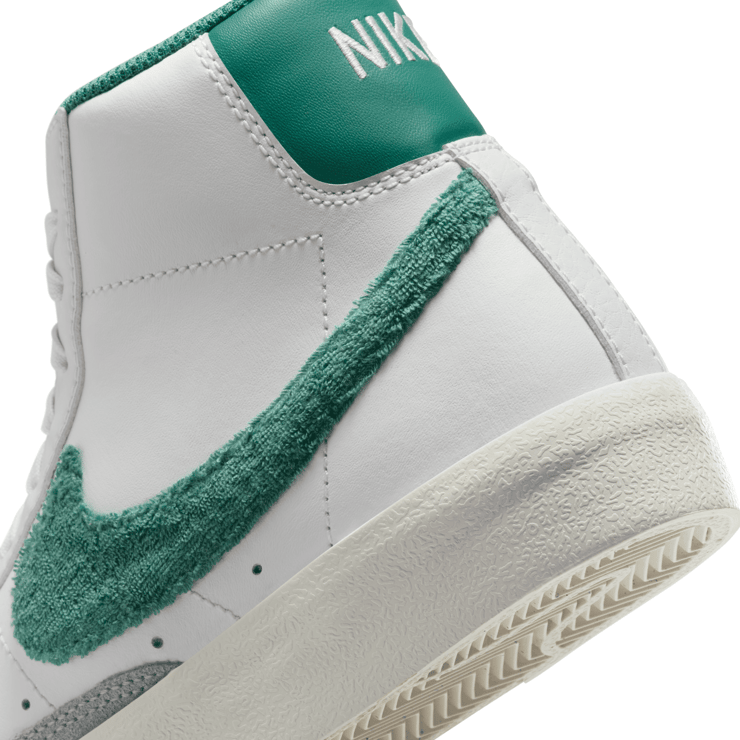 Nike Blazer Mid '77 (GS) Angle 5