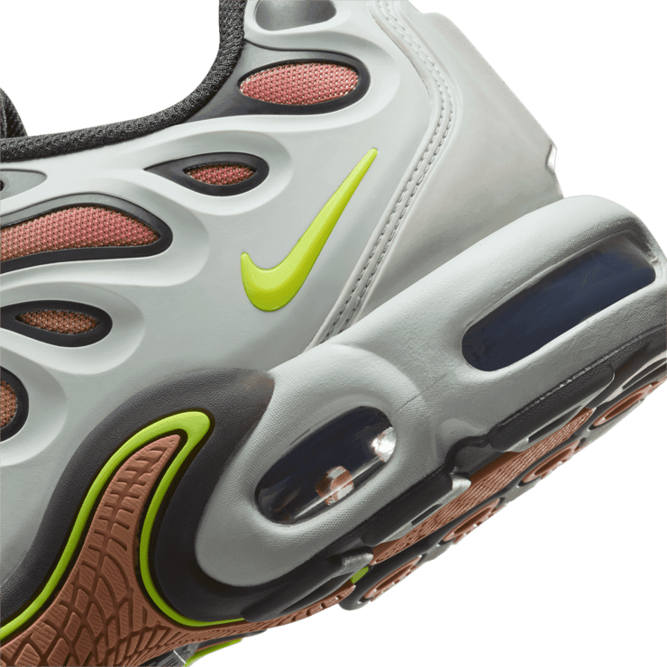 Nike Air Max Plus Volt Adobe Angle 5