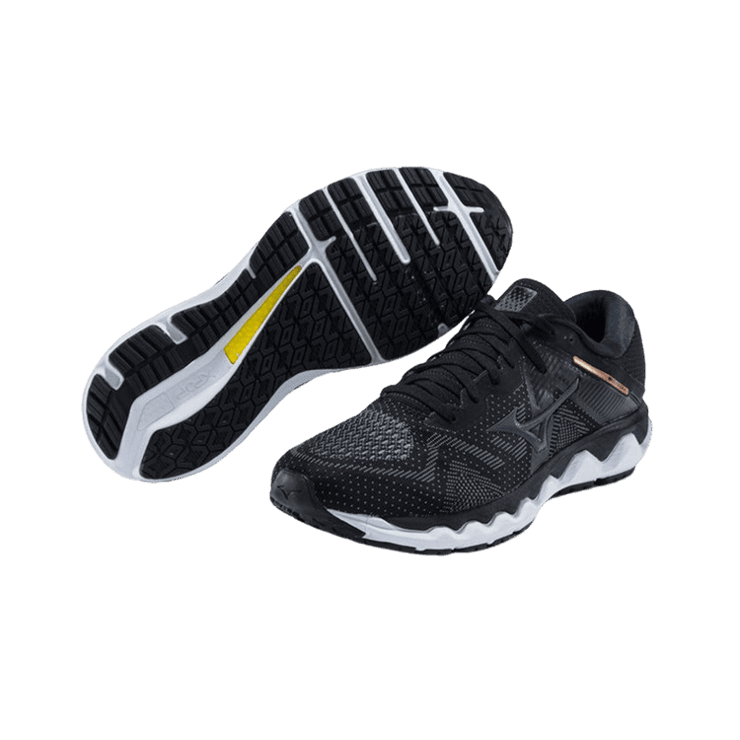 Mizuno Horizon 4 Black White Angle 2