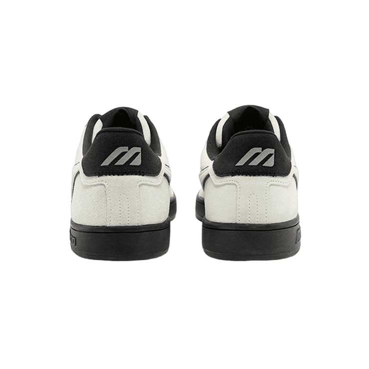 Mizuno Court Lite Ec White Black Angle 1