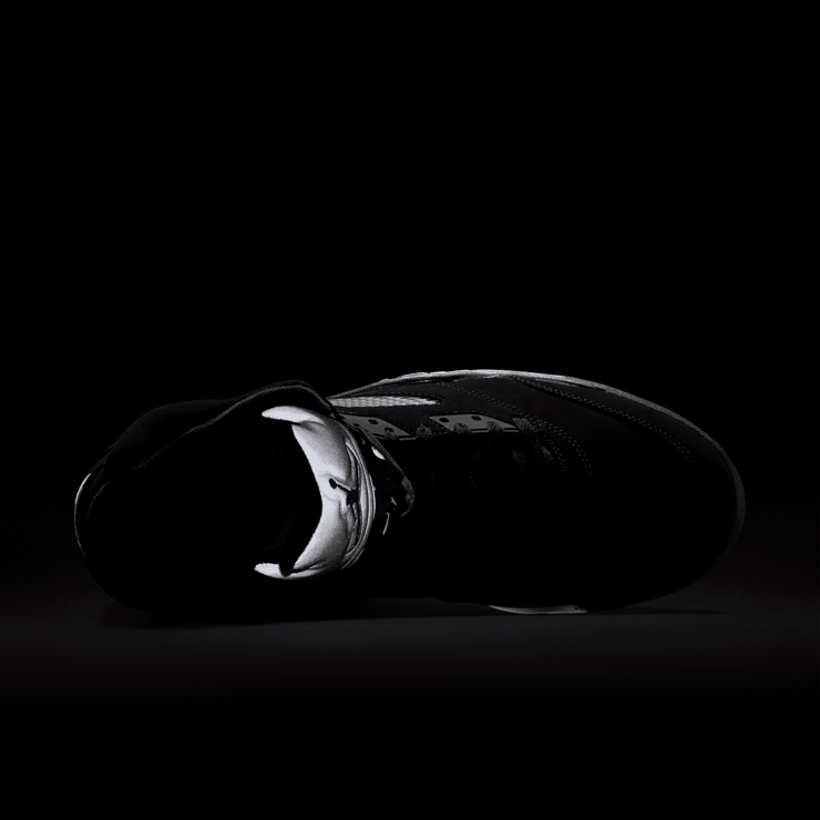 Jordan 5 Retro Black Metallic (2016) Angle 4