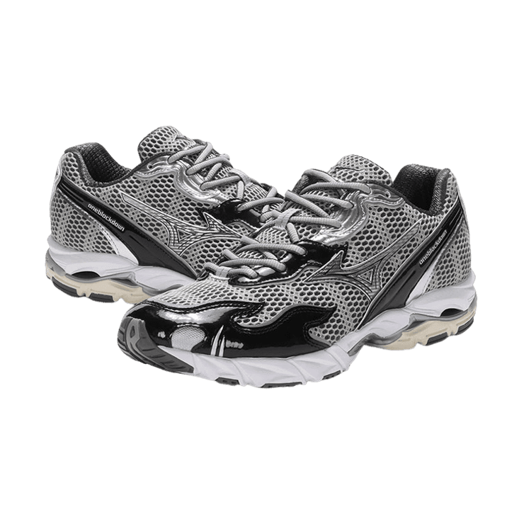 Mizuno Wave Rider 10 Flame Wave One Block Down Onyx Angle 2