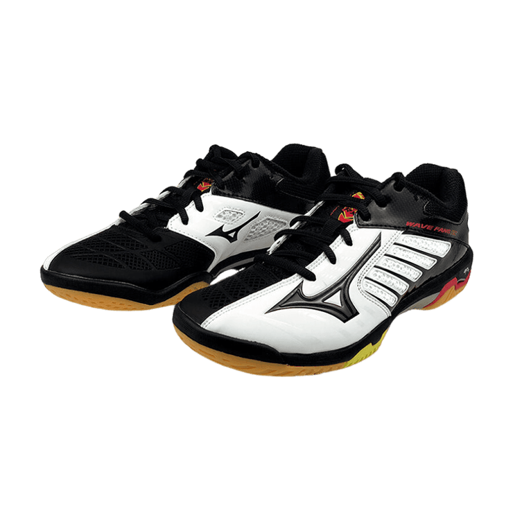 Mizuno Wave Fang Rx II Black White Angle 1