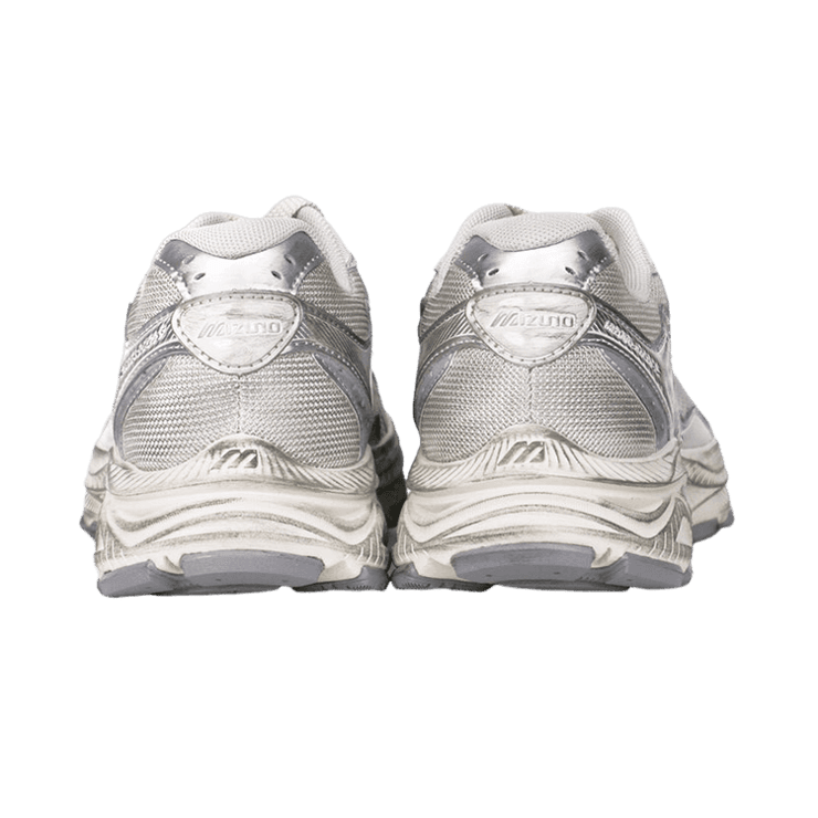 Mizuno Racer S White Metallic Silver Angle 0