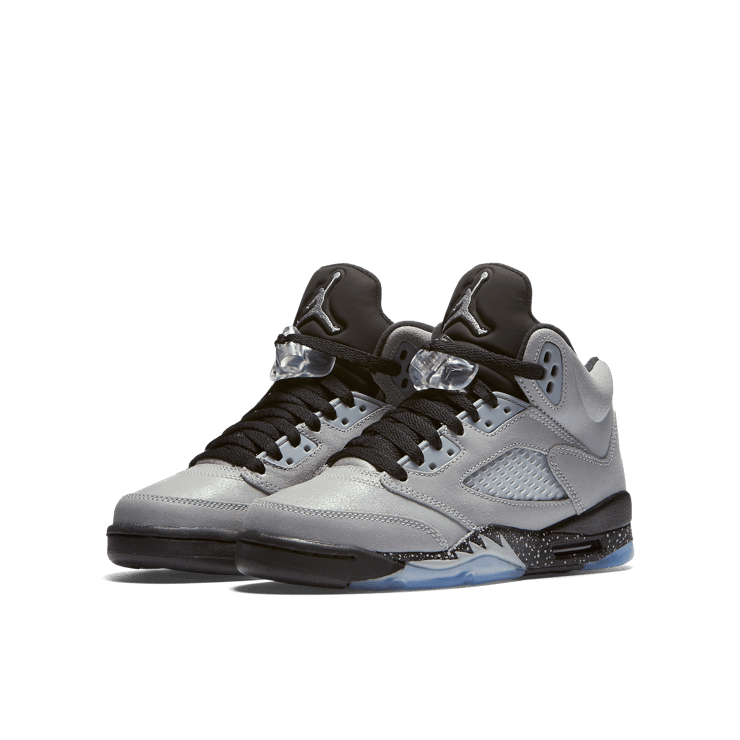 Jordan 5 Retro Wolf Grey (GS) Angle 2