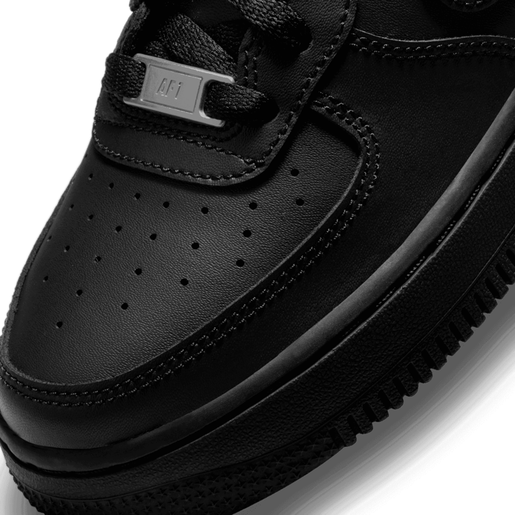 Nike Air Force 1 LE 'Triple Black' (GS) Angle 4