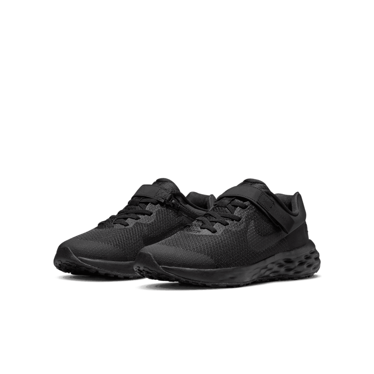Nike Revolution 6 FlyEase 'Black Dark Smoke Grey' (GS) Angle 2