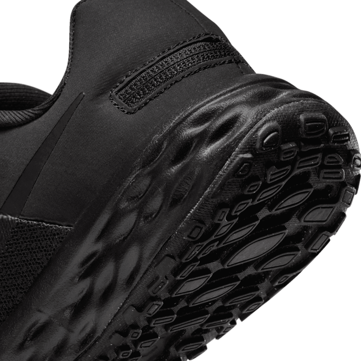Nike Revolution 6 FlyEase 'Black Dark Smoke Grey' (GS) Angle 5