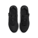 Nike Revolution 6 FlyEase 'Black Dark Smoke Grey' (GS) Angle 1