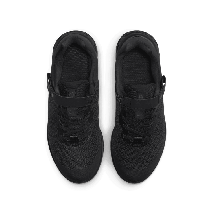 Nike Revolution 6 FlyEase 'Black Dark Smoke Grey' (GS) Angle 1