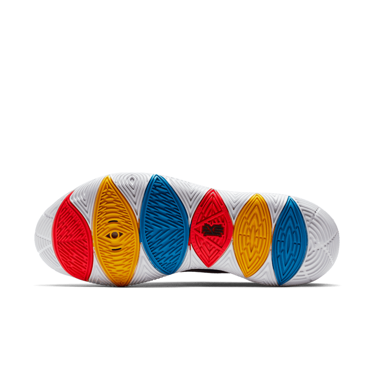 Nike Kyrie 5 Friends Angle 0