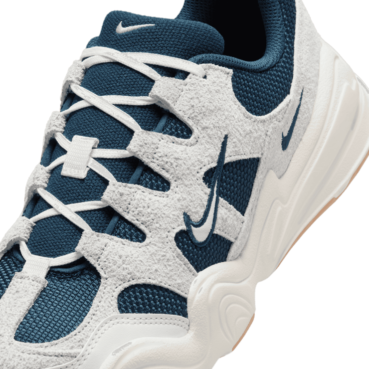 Nike Tech Hera Angle 4