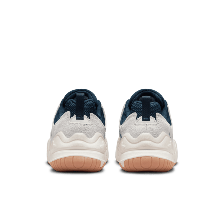 Nike Tech Hera Angle 3