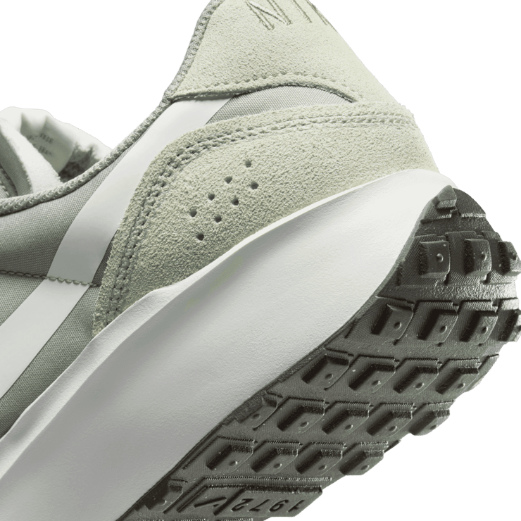 Nike Waffle Nav Angle 5
