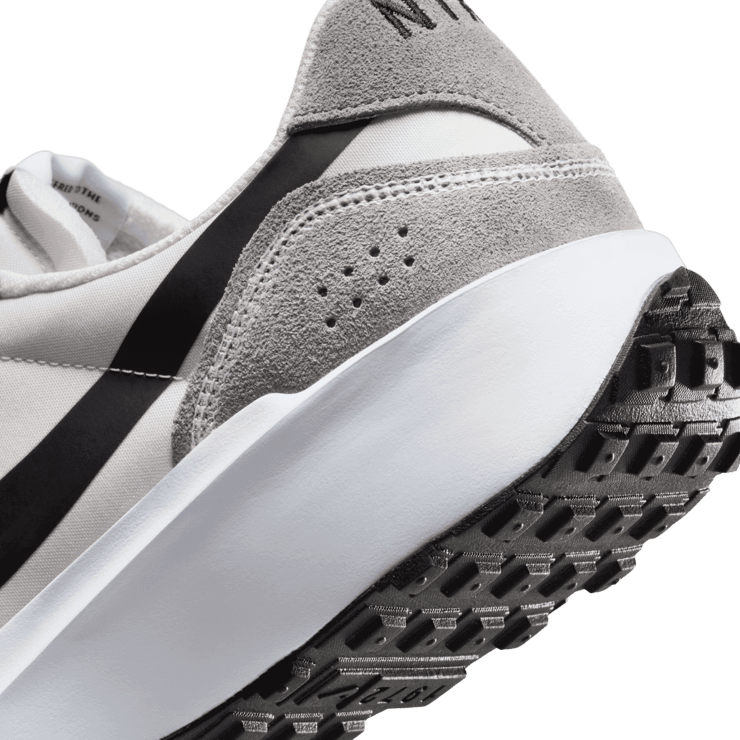 Nike Waffle Nav Angle 5