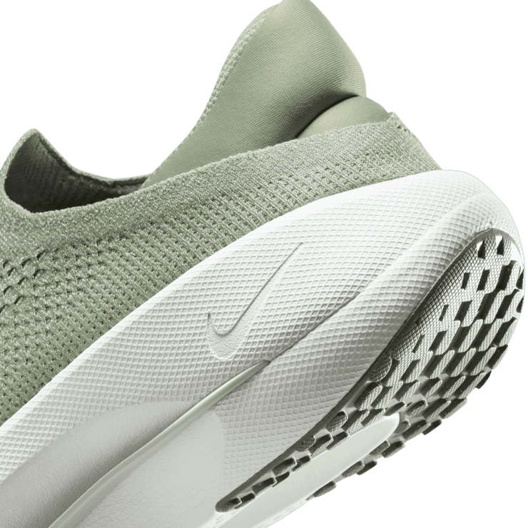 Nike Reina EasyOn Angle 5