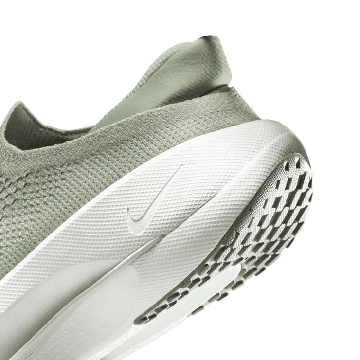 Nike Reina EasyOn Angle 6