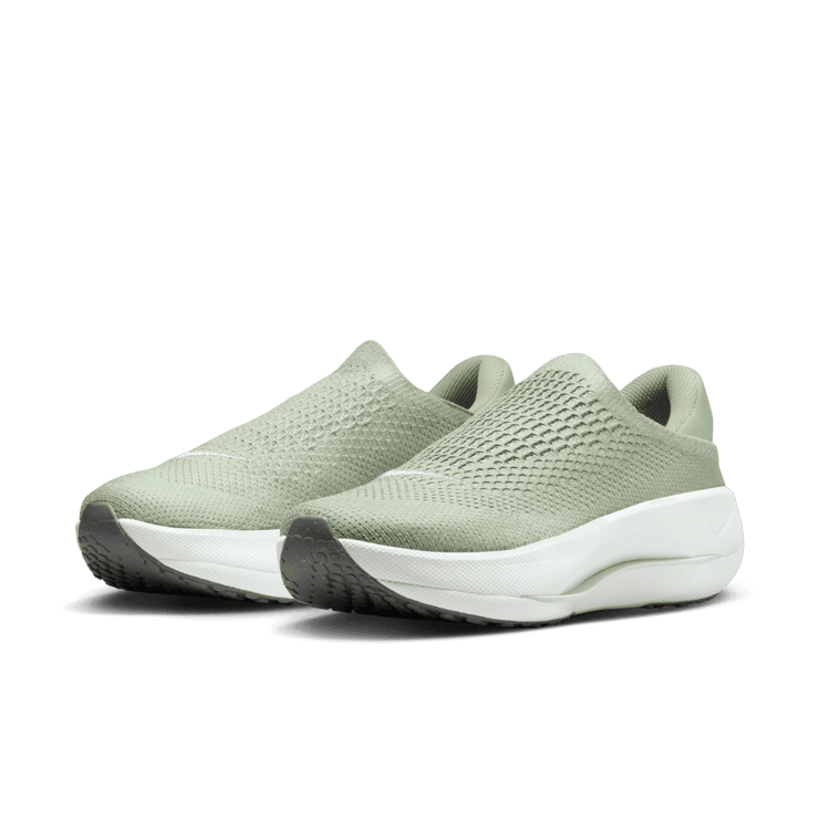 Nike Reina EasyOn Angle 2