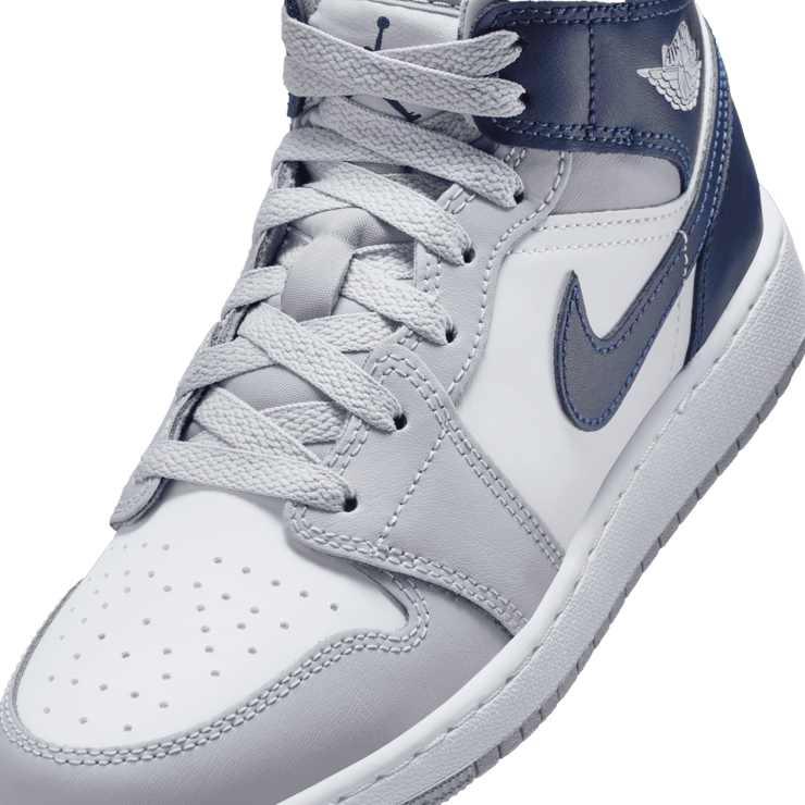 Air Jordan 1 Mid  'Wolf Grey Midnight Navy' (GS) Angle 4